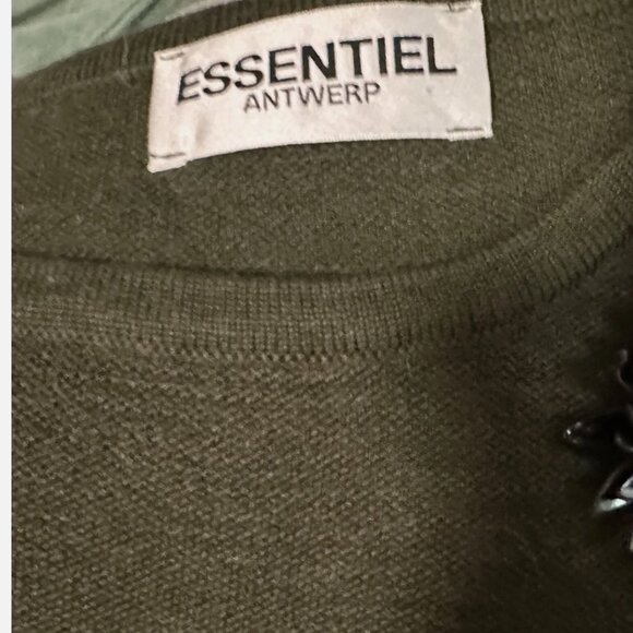 Essentiel Antwerp Forest Green Wool Sweater Black Flower Accent Size Medium - Picture 6 of 9